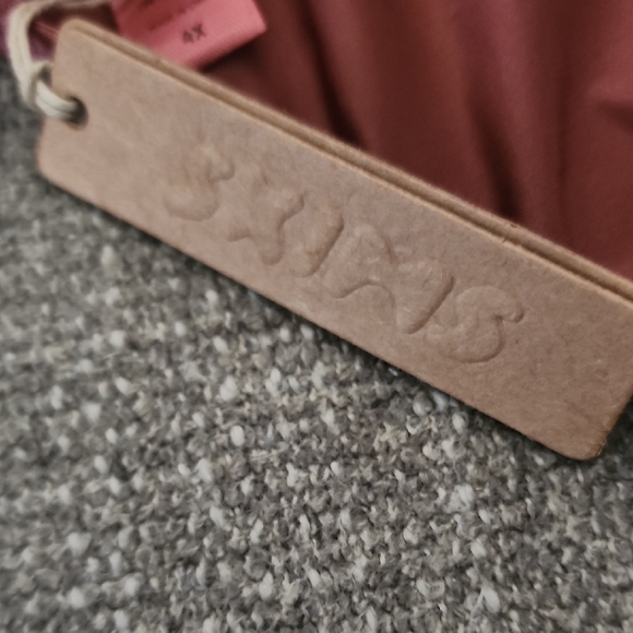 SKIMS Berry Thong - Picture 4 of 6